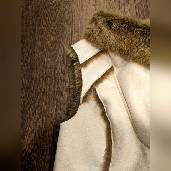 Guess Los Angeles faux fur faux suede western style vest, size small - Picture 5 of 12